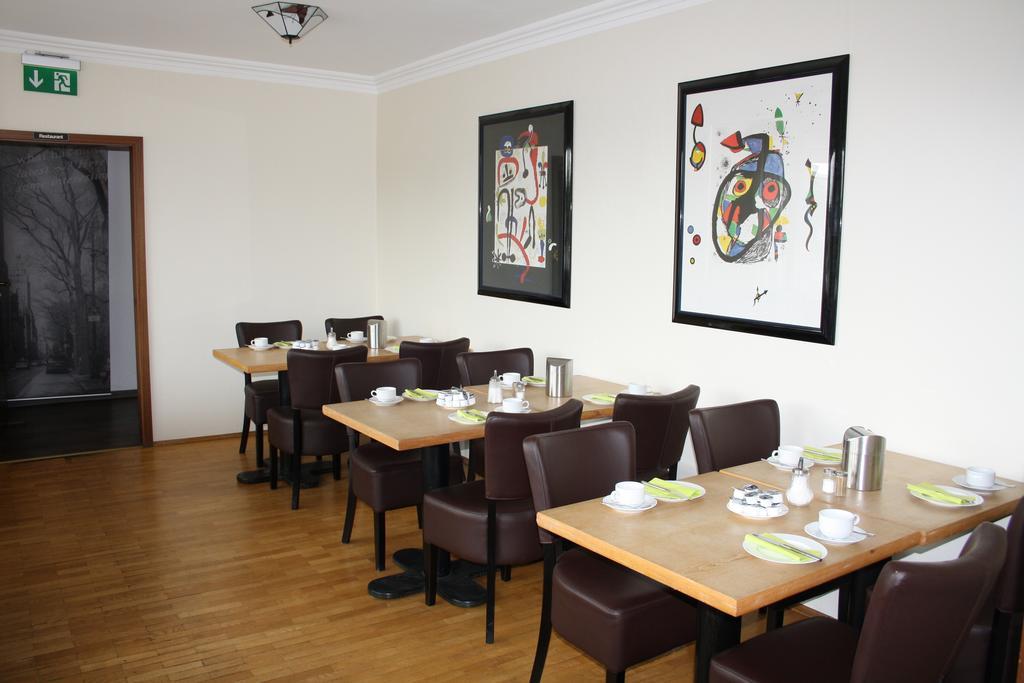 Hotel Schwarzer Adler Moers Ngoại thất bức ảnh