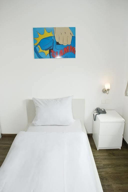Hotel Schwarzer Adler Moers Ngoại thất bức ảnh